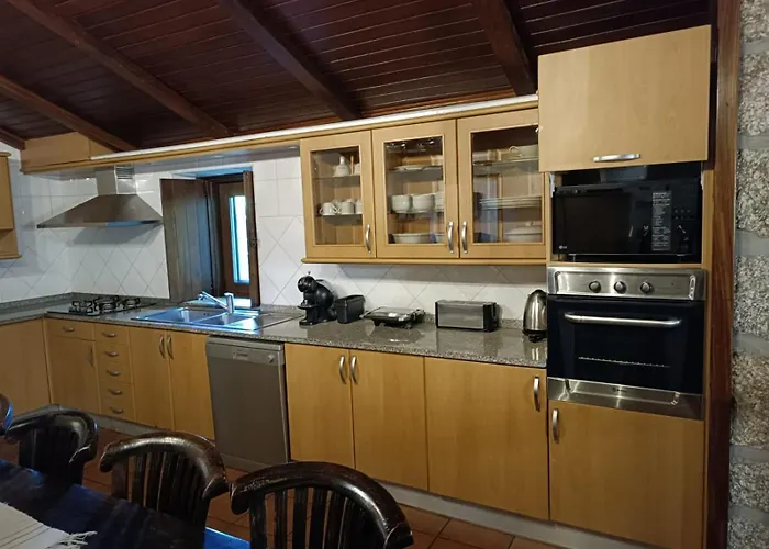 Casa De Ferias Do Parque Da Peneda Geres * Vila Verde (Braga)